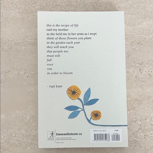 Poetry Book the sun and her flowers by Rupi Kaur - Picture 3 of 3